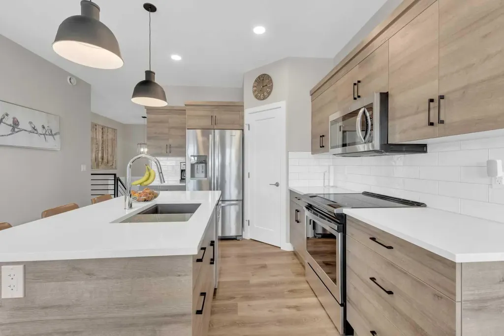 31 Vanson Close Sylvan Lake AB T4S0M3