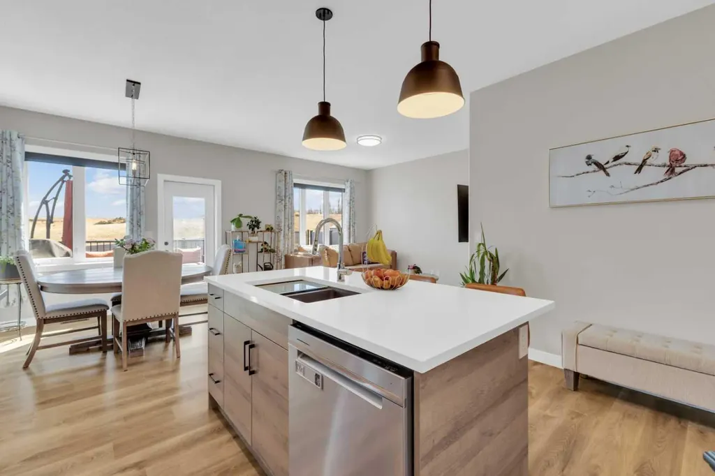 31 Vanson Close Sylvan Lake AB T4S0M3