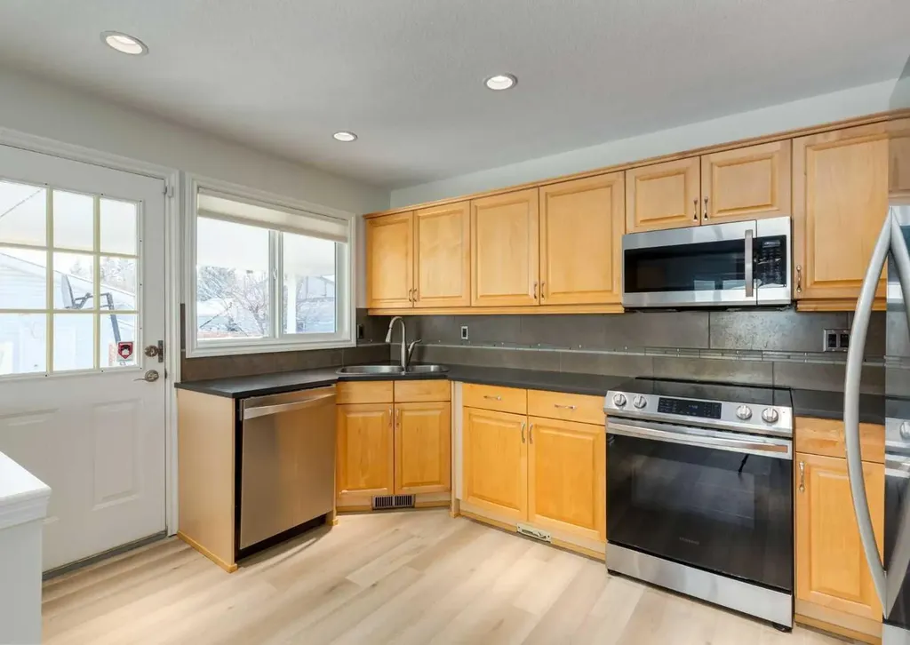 367 Acadia Drive SE Calgary AB T2J 0A6