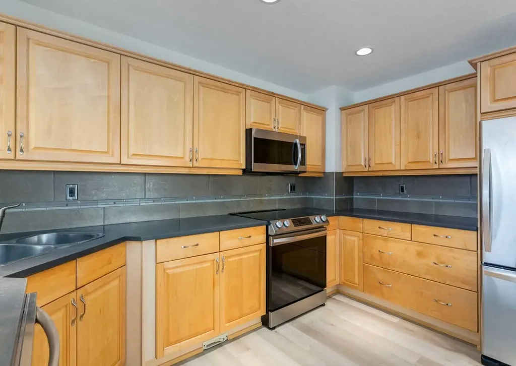 367 Acadia Drive SE Calgary AB T2J 0A6