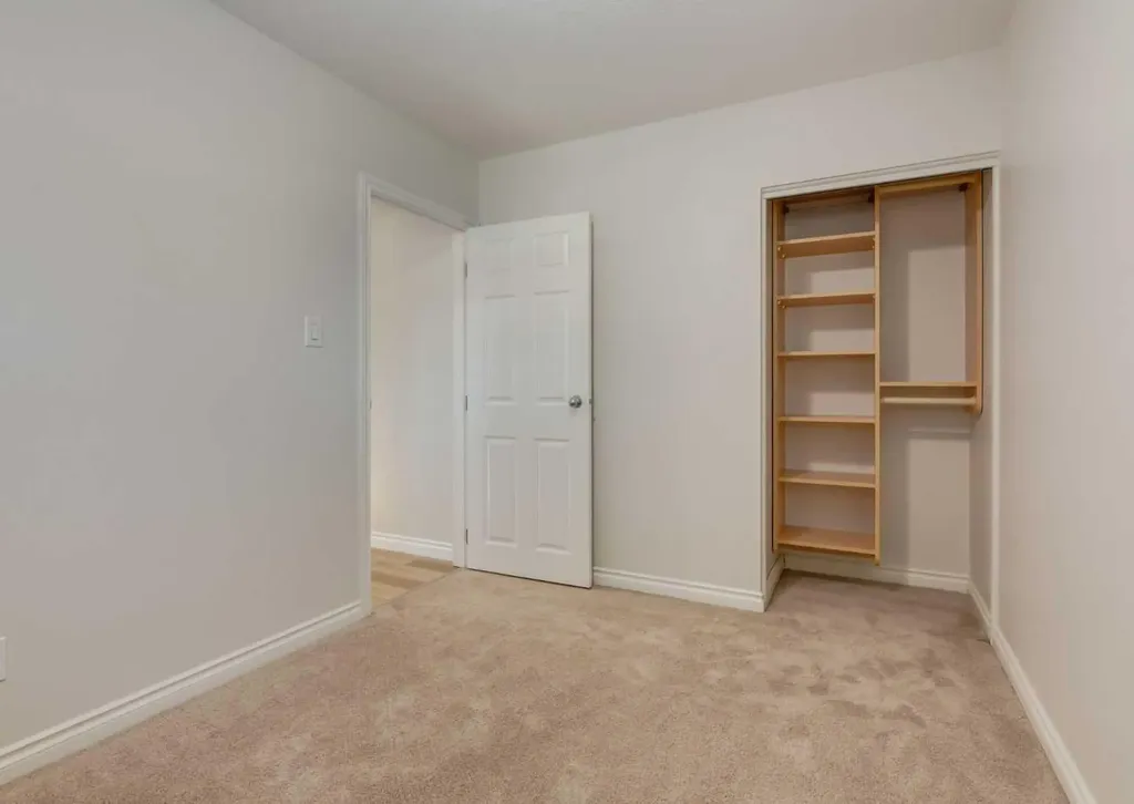 367 Acadia Drive SE Calgary AB T2J 0A6