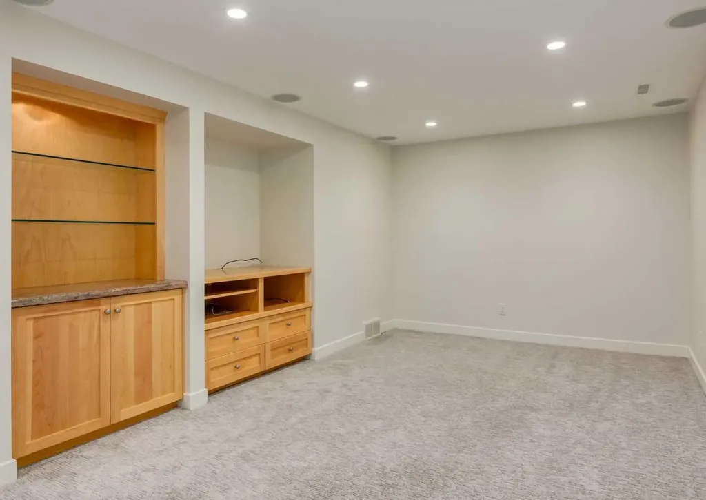 367 Acadia Drive SE Calgary AB T2J 0A6