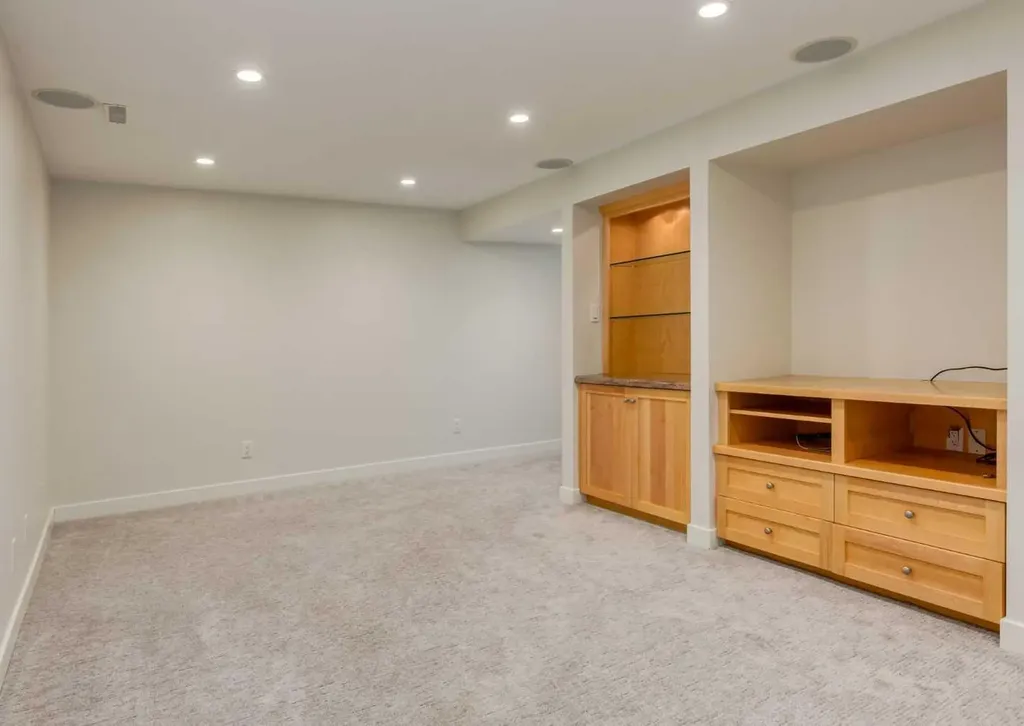 367 Acadia Drive SE Calgary AB T2J 0A6