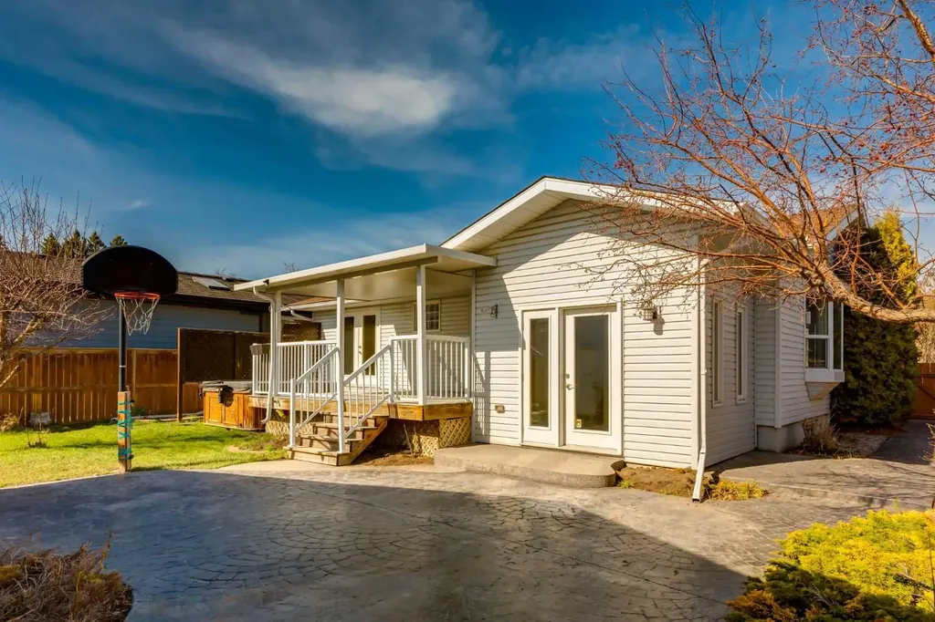 367 Acadia Drive SE Calgary AB T2J 0A6