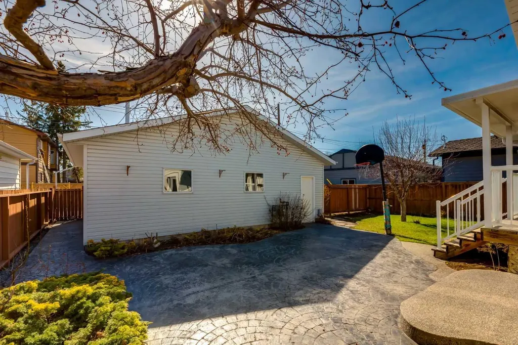 367 Acadia Drive SE Calgary AB T2J 0A6