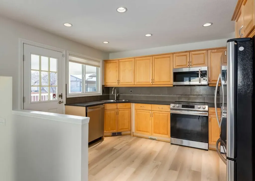367 Acadia Drive SE Calgary AB T2J 0A6