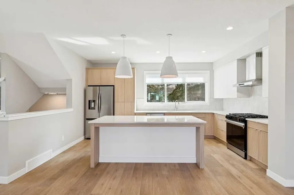 413 Shawnee Terrace SW Calgary AB T2Y 0X5