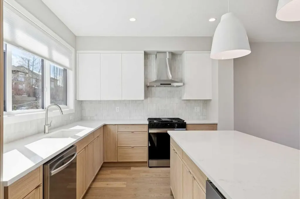 413 Shawnee Terrace SW Calgary AB T2Y 0X5