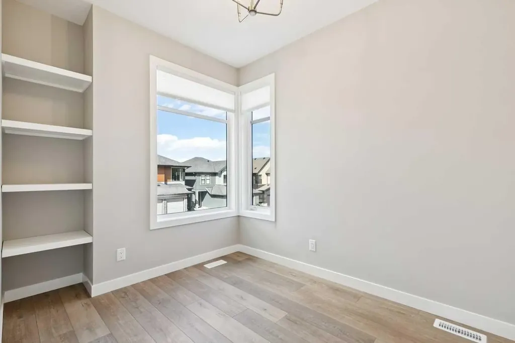 413 Shawnee Terrace SW Calgary AB T2Y 0X5