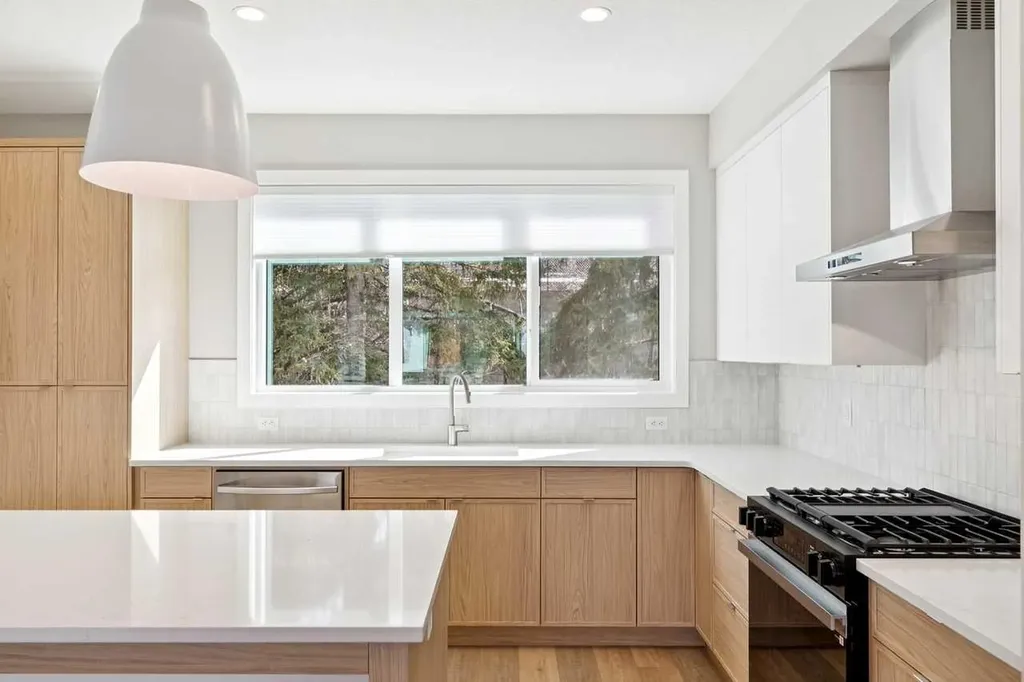413 Shawnee Terrace SW Calgary AB T2Y 0X5