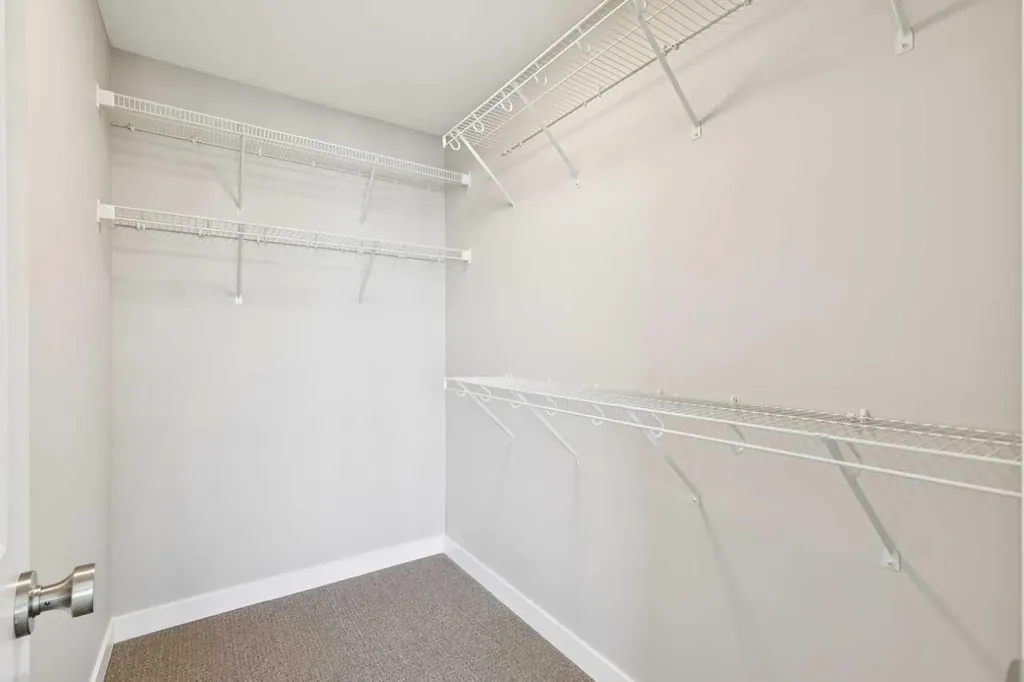 413 Shawnee Terrace SW Calgary AB T2Y 0X5