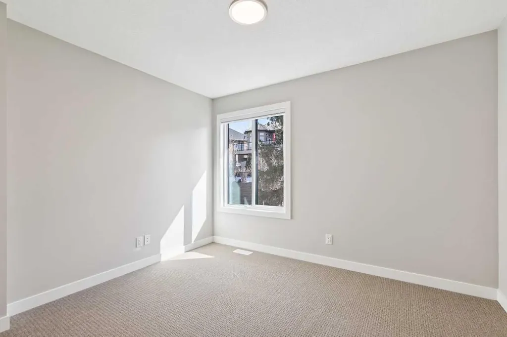 413 Shawnee Terrace SW Calgary AB T2Y 0X5