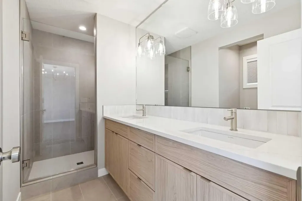 413 Shawnee Terrace SW Calgary AB T2Y 0X5
