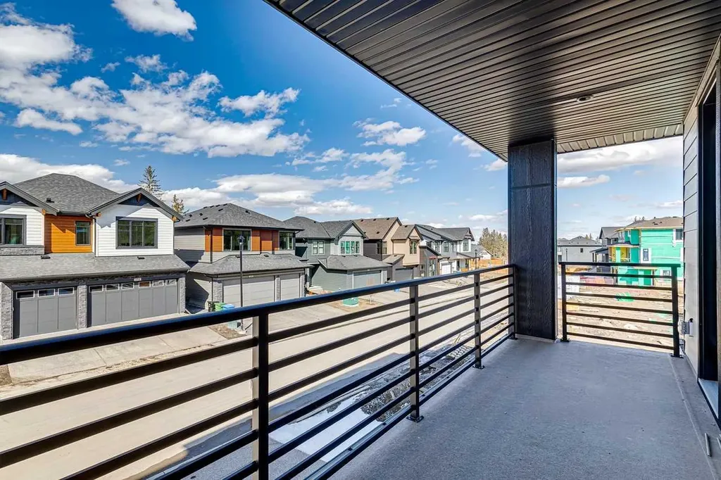413 Shawnee Terrace SW Calgary AB T2Y 0X5