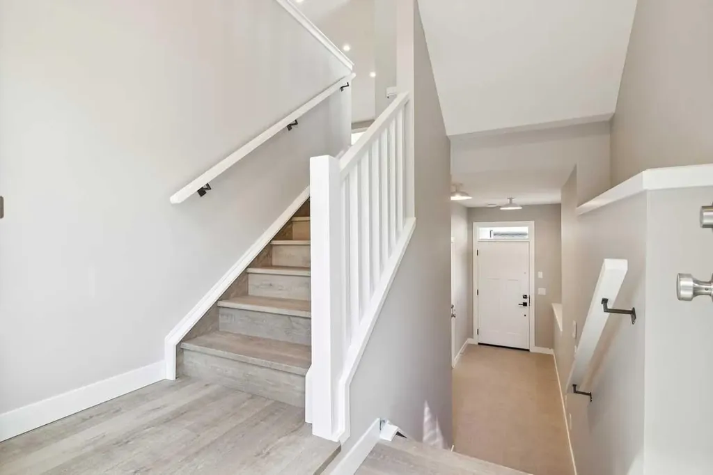 413 Shawnee Terrace SW Calgary AB T2Y 0X5