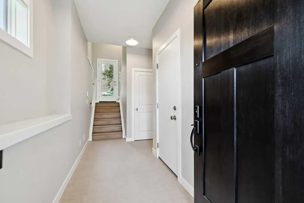 413 Shawnee Terrace SW Calgary AB T2Y 0X5