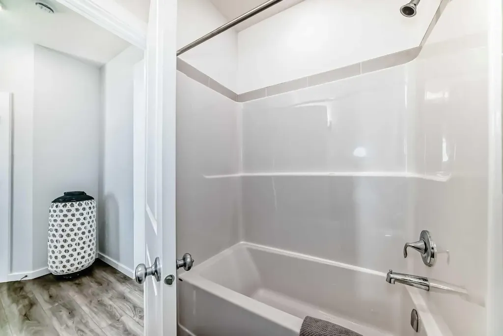 40 Osprey Hill Place SW Calgary AB T3B 6R9