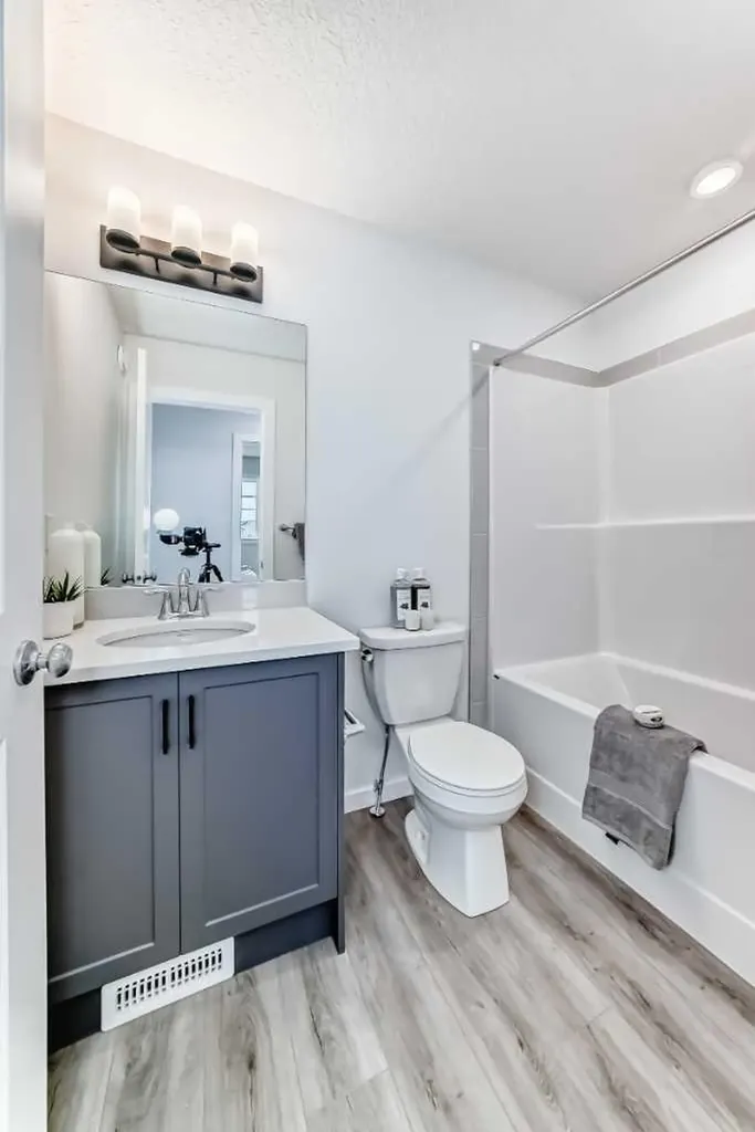 40 Osprey Hill Place SW Calgary AB T3B 6R9
