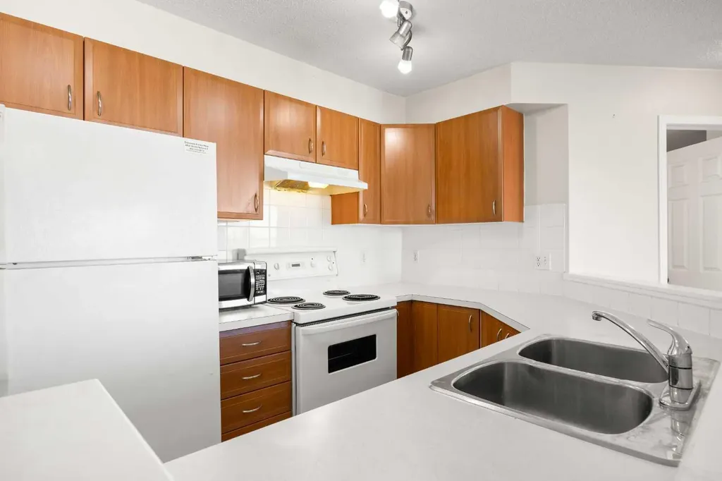 1121 6 Avenue SW Calgary AB T2P 5J4