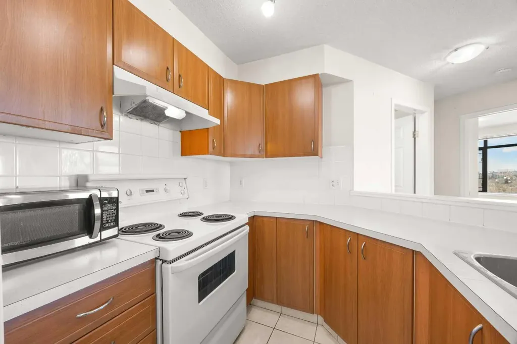 1121 6 Avenue SW Calgary AB T2P 5J4