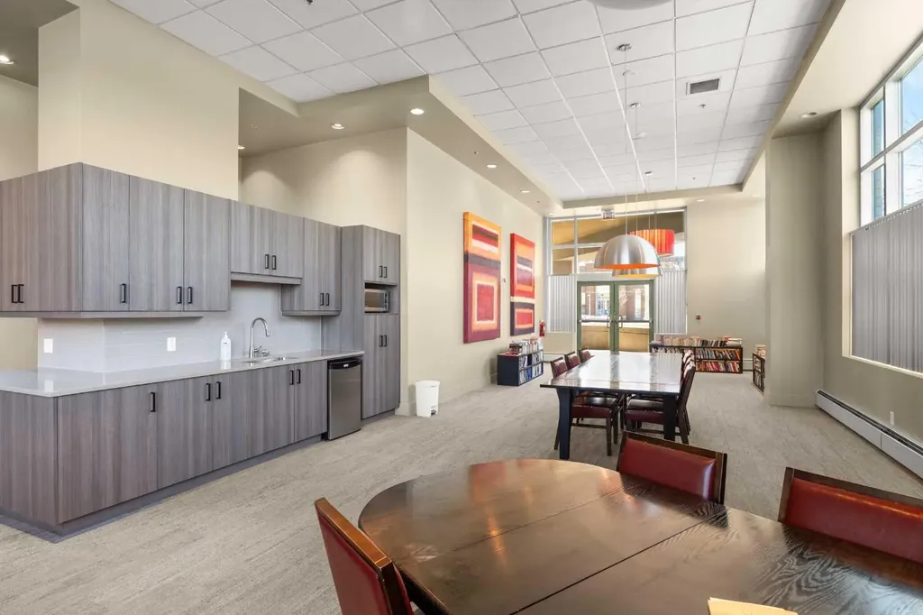 1121 6 Avenue SW Calgary AB T2P 5J4