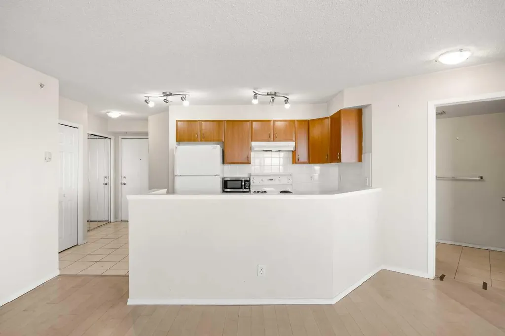 1121 6 Avenue SW Calgary AB T2P 5J4