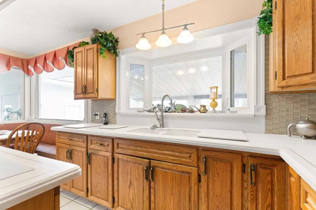 334 5 Street SE Redcliff AB T0J 2P2