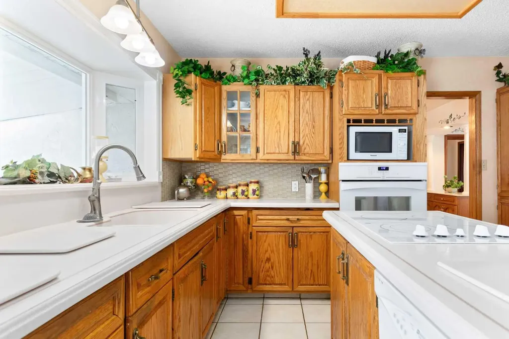 334 5 Street SE Redcliff AB T0J 2P2