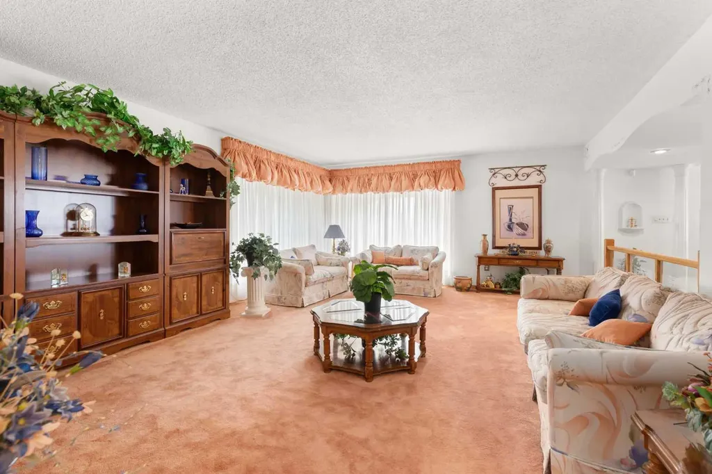 334 5 Street SE Redcliff AB T0J 2P2