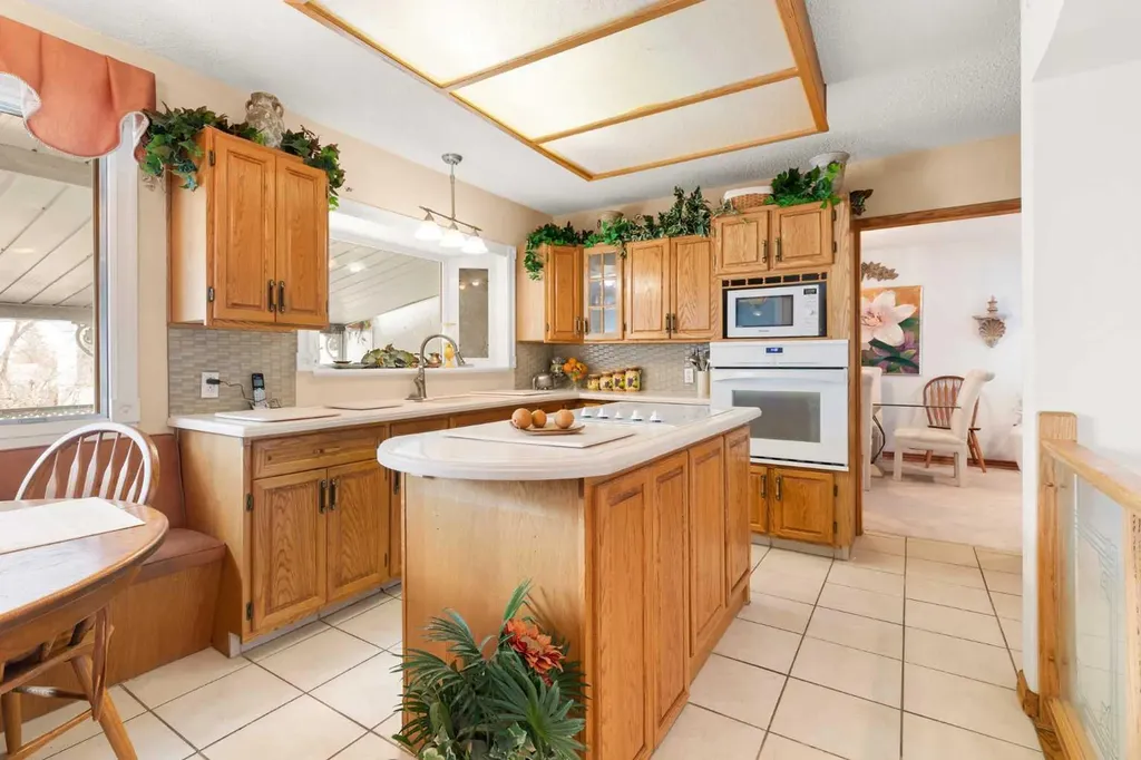 334 5 Street SE Redcliff AB T0J 2P2