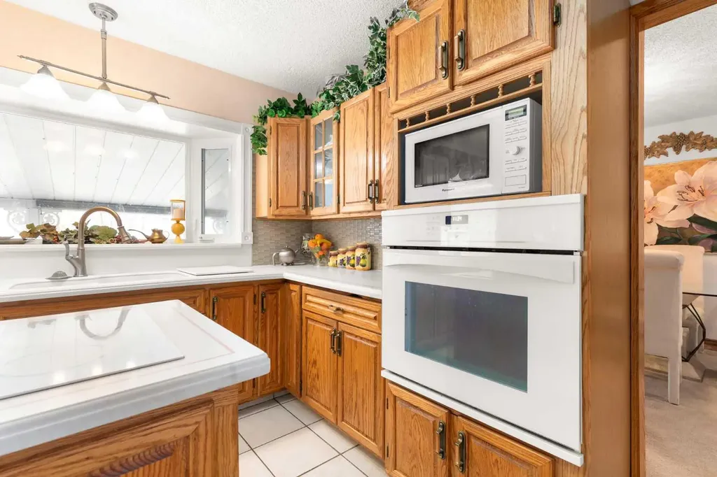 334 5 Street SE Redcliff AB T0J 2P2