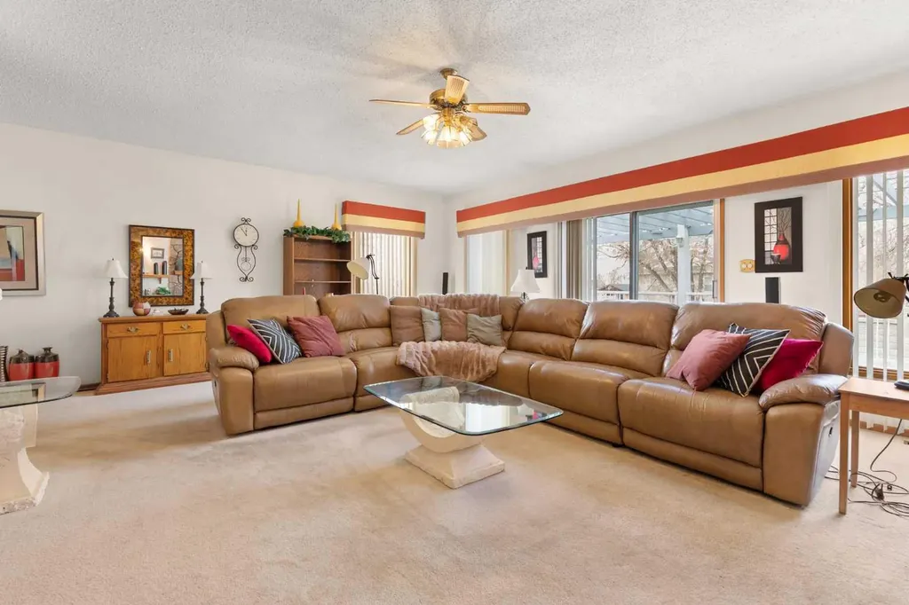 334 5 Street SE Redcliff AB T0J 2P2