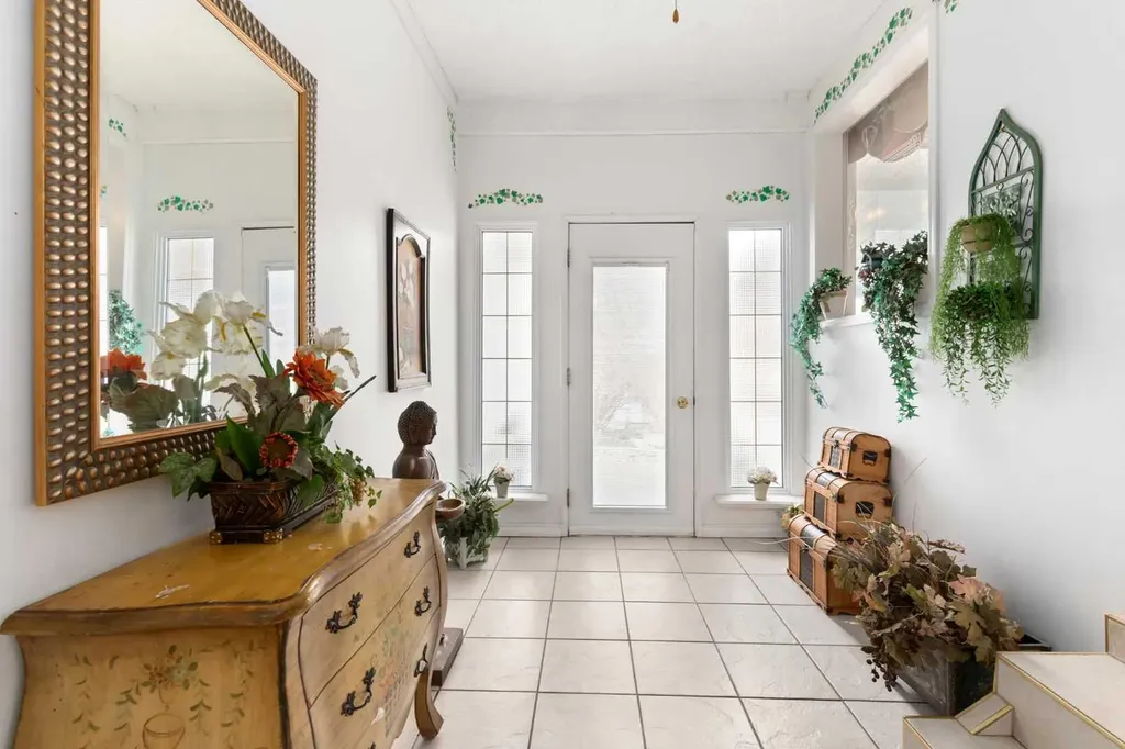 334 5 Street SE Redcliff AB T0J 2P2