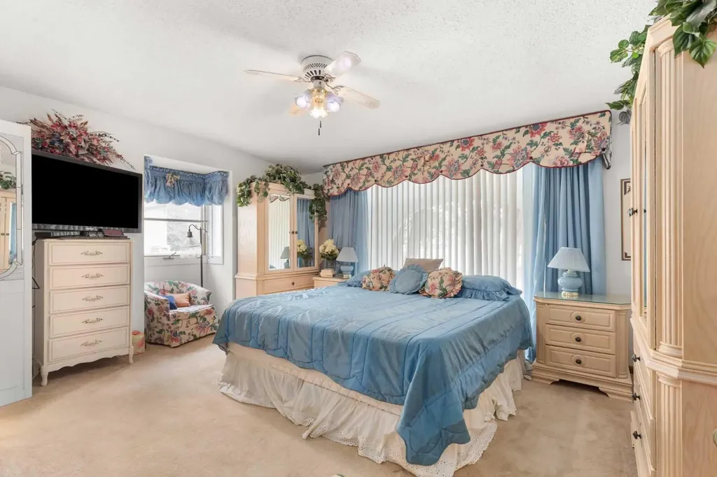334 5 Street SE Redcliff AB T0J 2P2