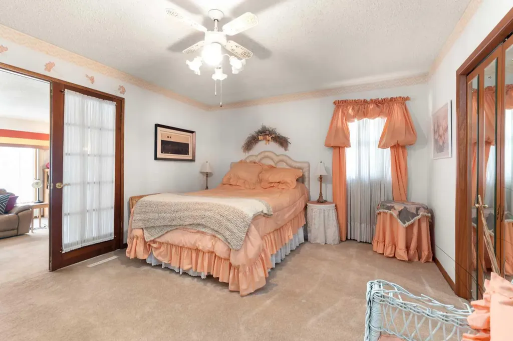 334 5 Street SE Redcliff AB T0J 2P2