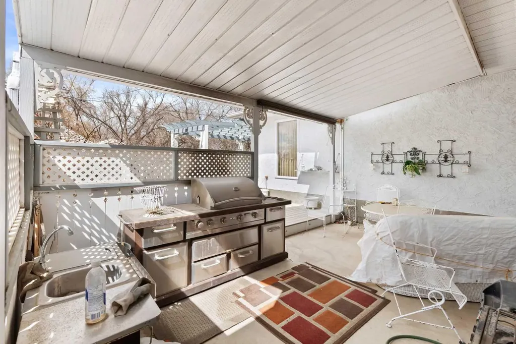 334 5 Street SE Redcliff AB T0J 2P2