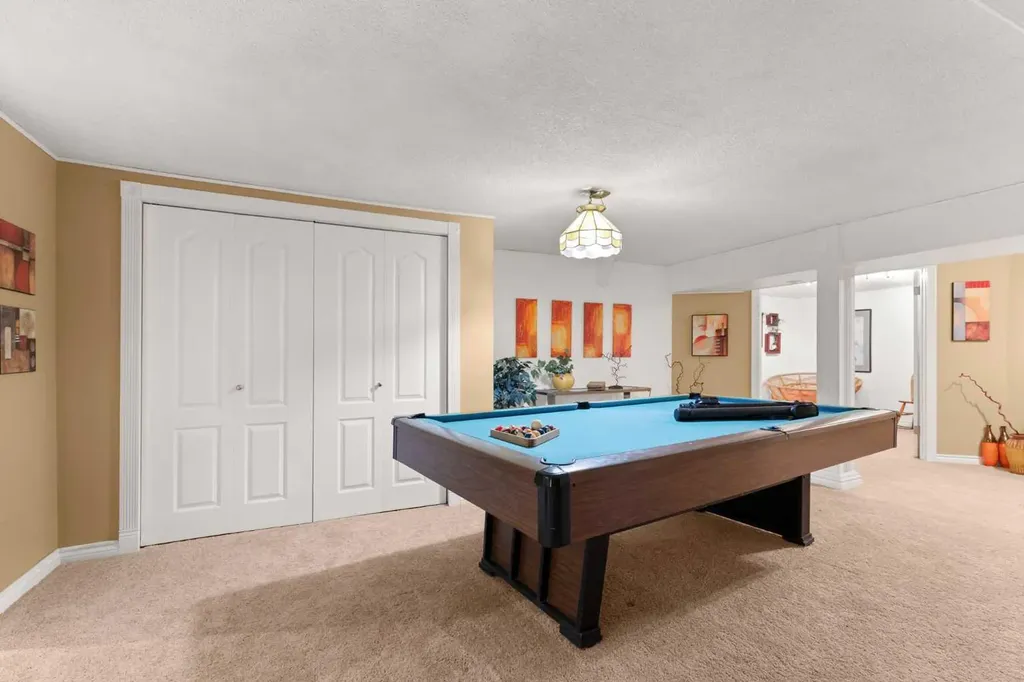 334 5 Street SE Redcliff AB T0J 2P2