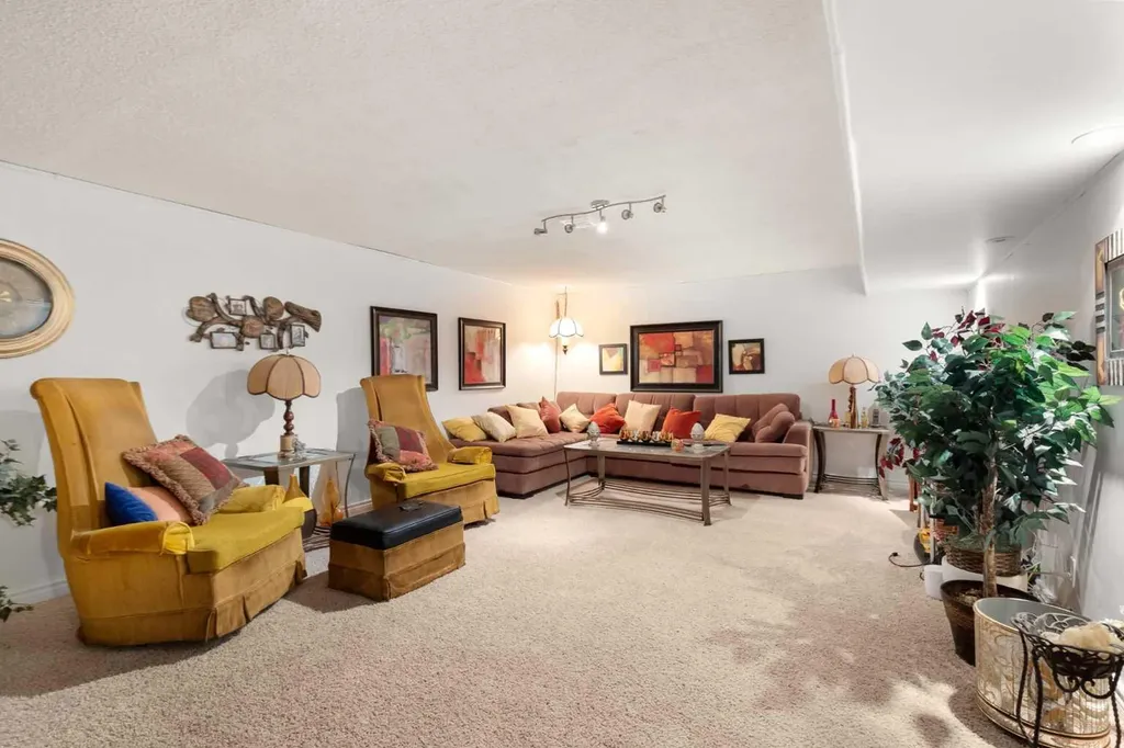 334 5 Street SE Redcliff AB T0J 2P2