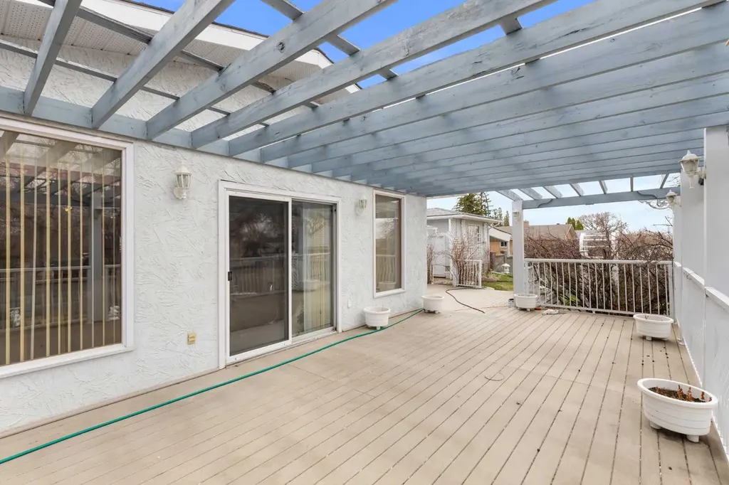 334 5 Street SE Redcliff AB T0J 2P2