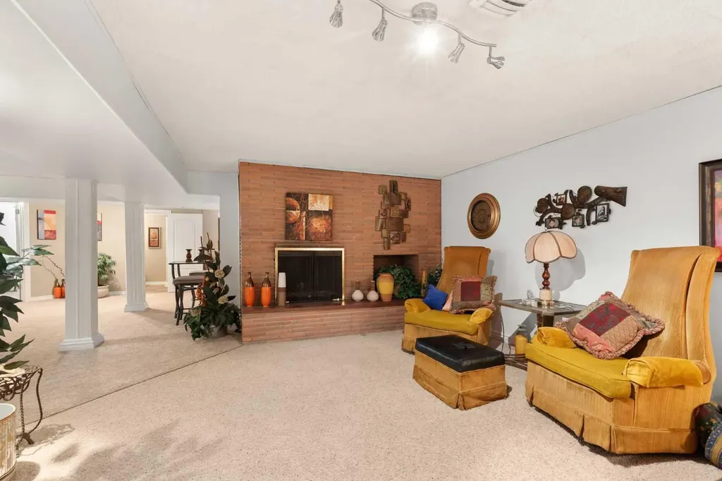 334 5 Street SE Redcliff AB T0J 2P2
