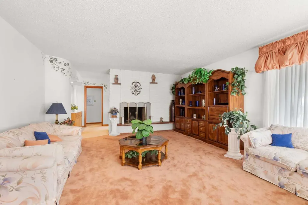 334 5 Street SE Redcliff AB T0J 2P2