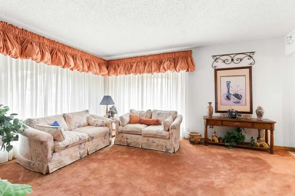 334 5 Street SE Redcliff AB T0J 2P2