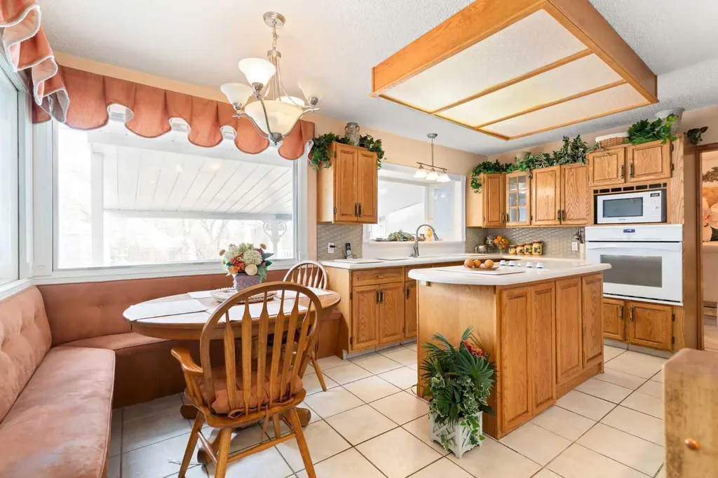 334 5 Street SE Redcliff AB T0J 2P2