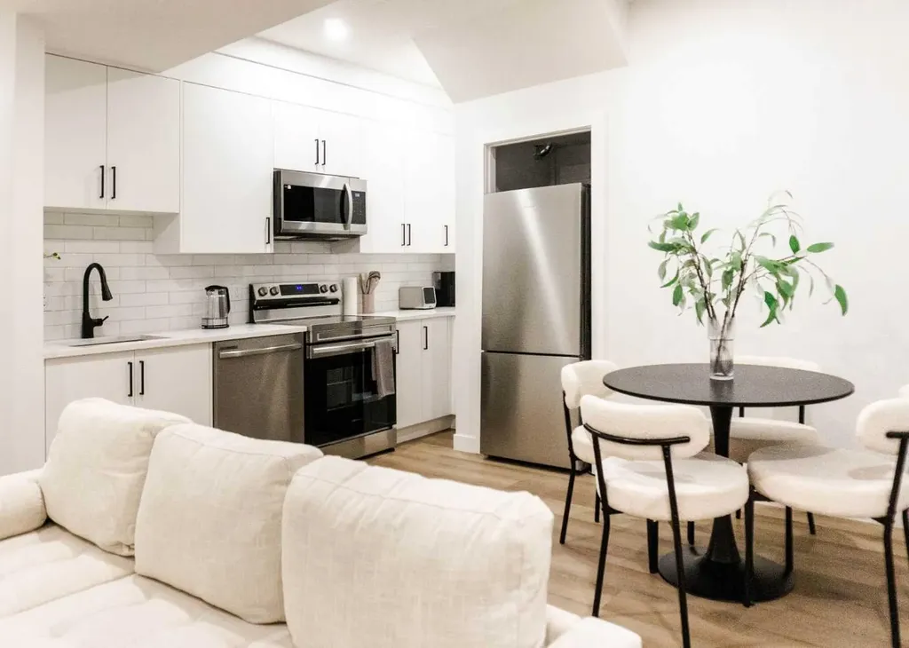 1141 Richland Road NE Calgary AB T2E 5M3