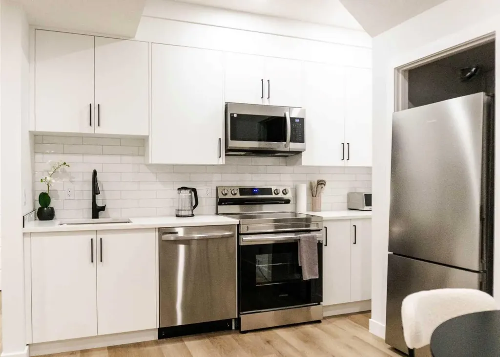 1141 Richland Road NE Calgary AB T2E 5M3