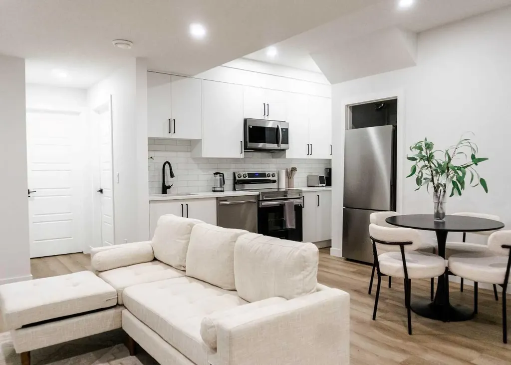 1141 Richland Road NE Calgary AB T2E 5M3