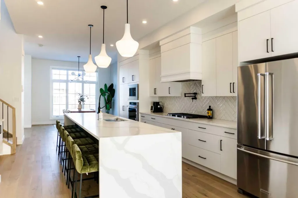 1141 Richland Road NE Calgary AB T2E 5M3