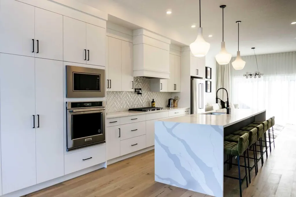 1141 Richland Road NE Calgary AB T2E 5M3