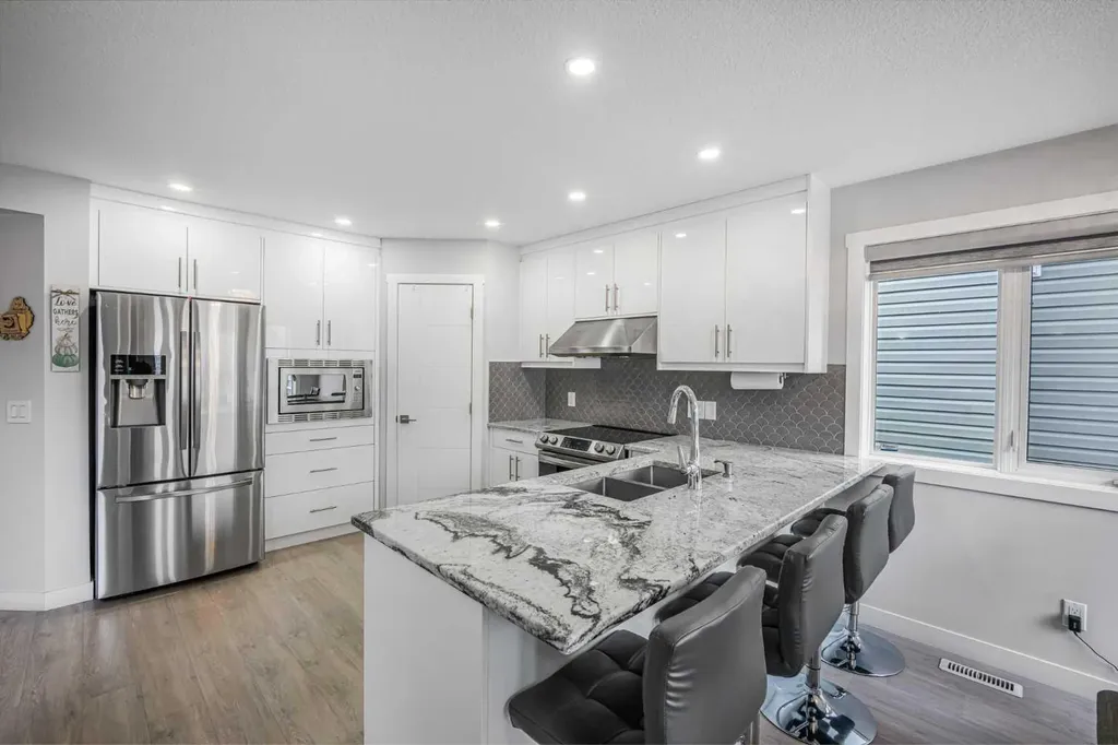 31 Saddleback Way NE Calgary AB T3J 4K4