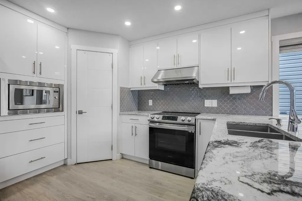 31 Saddleback Way NE Calgary AB T3J 4K4